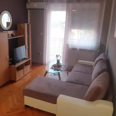 Lovely L Bn Centar -rent A Car Automatic * Bijeljina