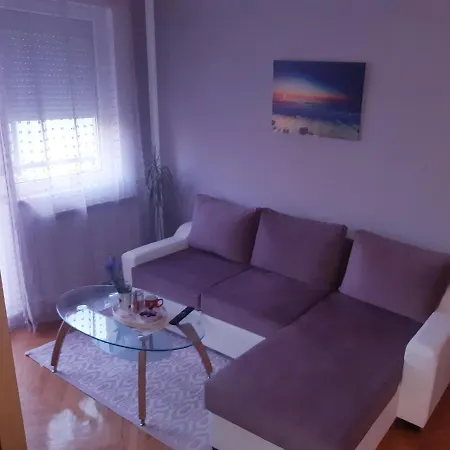 Lovely L Bn Centar -rent A Car Automatic * Bijeljina