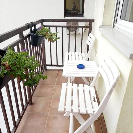 Lovely L Bn Centar -rent A Car Automatic Apartman