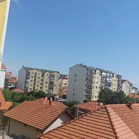 Lovely L Bn Centar -rent A Car Automatic Apartman